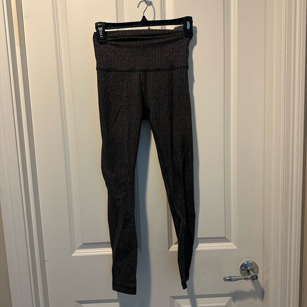 Lululemon Wunder Under Herringbone leggings. Size 6